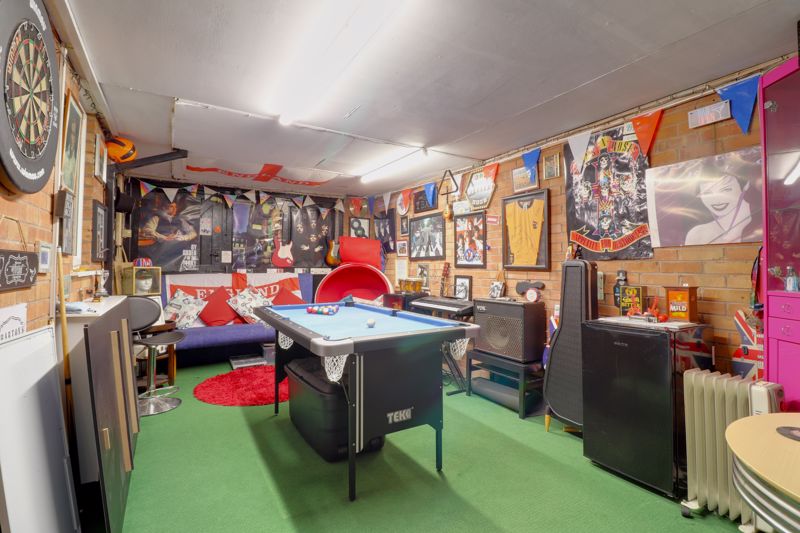 Garage/Games Room
